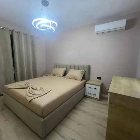 Holiday Rental * 地拉那